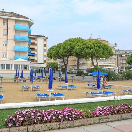 Hotel La Bussola Лидо-ди-Езоло Экстерьер фото