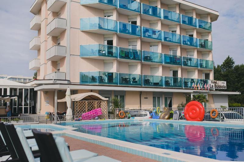 Hotel La Bussola Лидо-ди-Езоло Экстерьер фото
