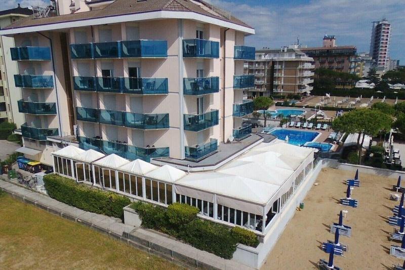 Hotel La Bussola Лидо-ди-Езоло Экстерьер фото