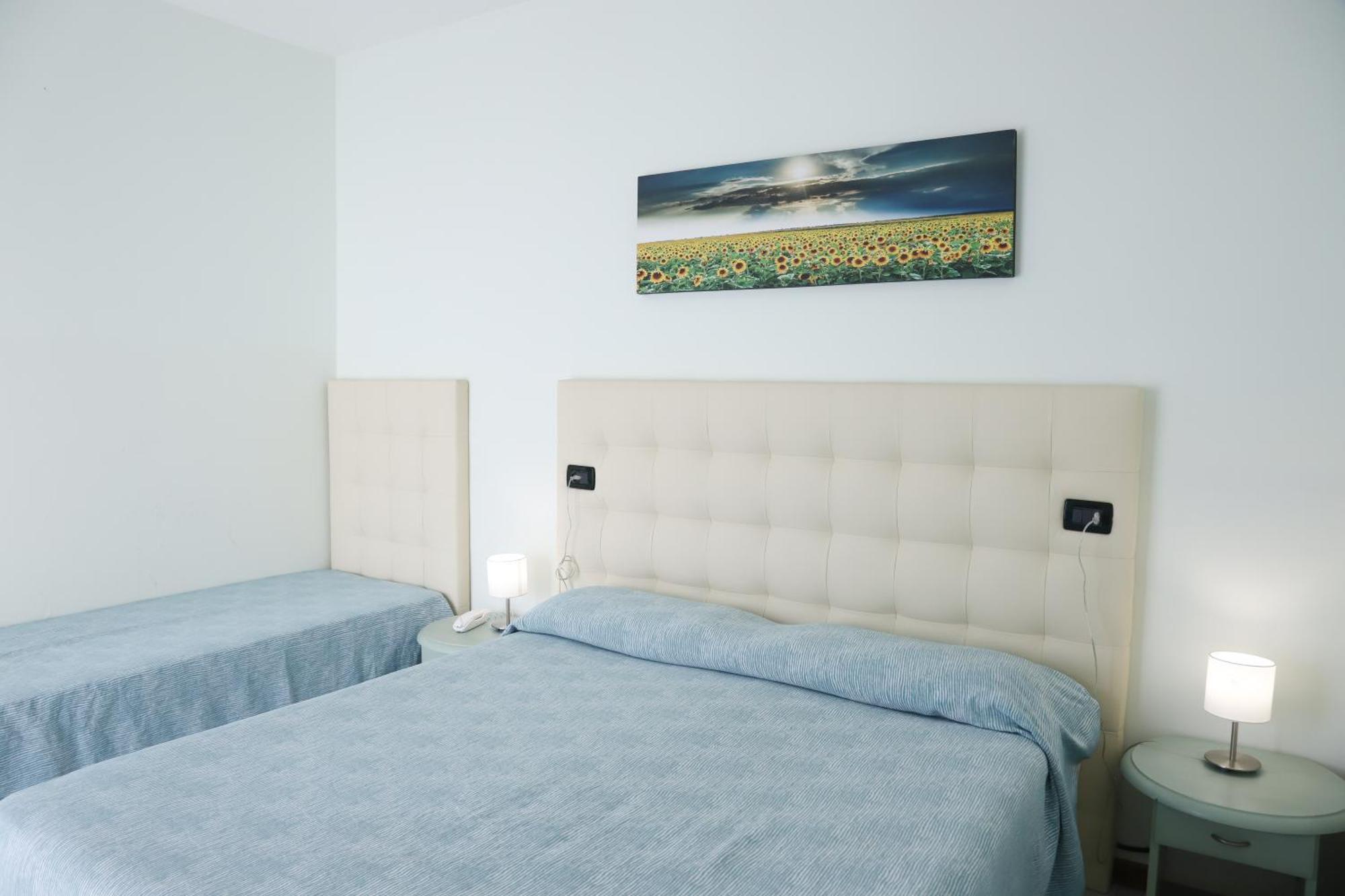 Hotel La Bussola Лидо-ди-Езоло Экстерьер фото
