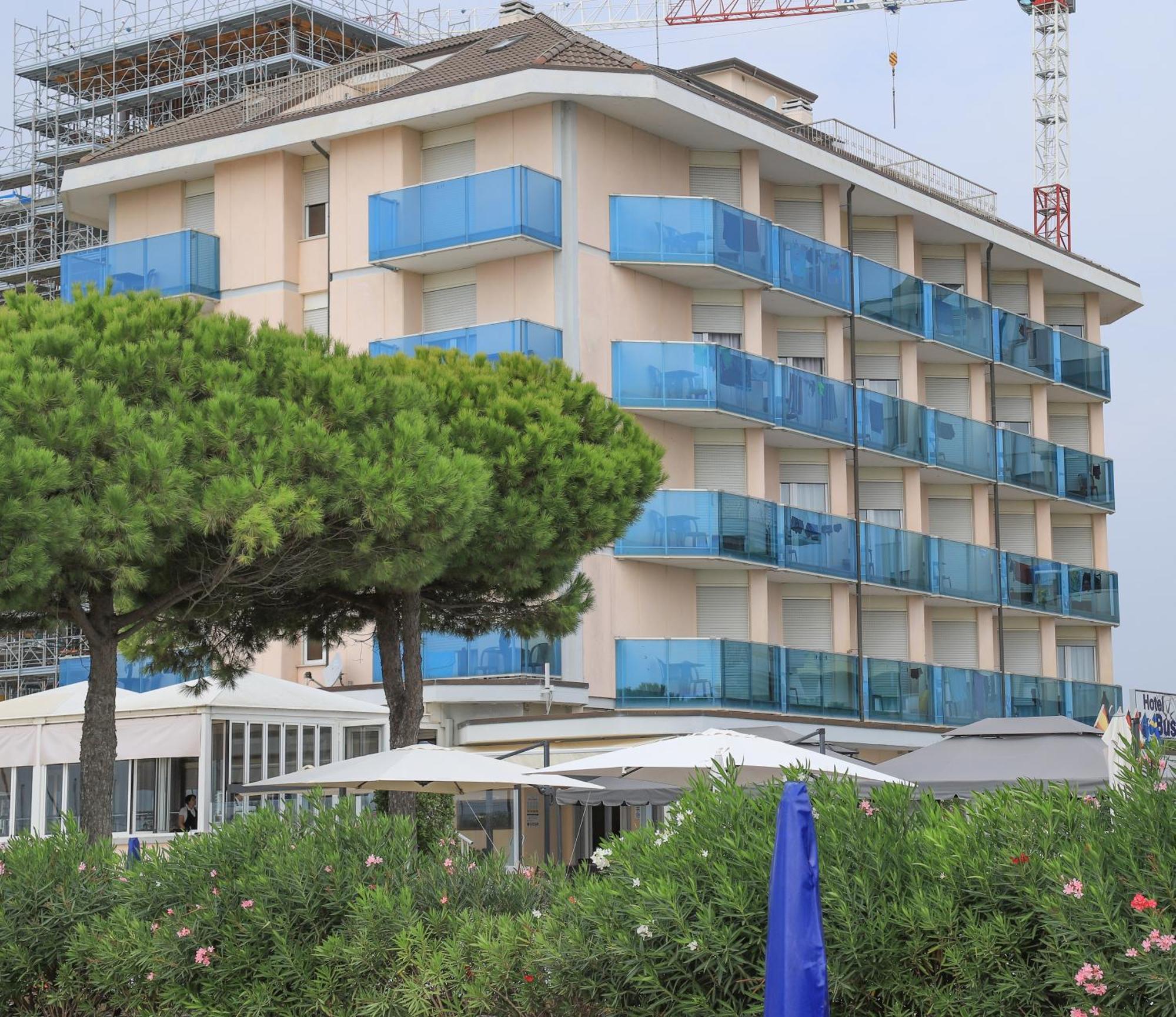 Hotel La Bussola Лидо-ди-Езоло Экстерьер фото