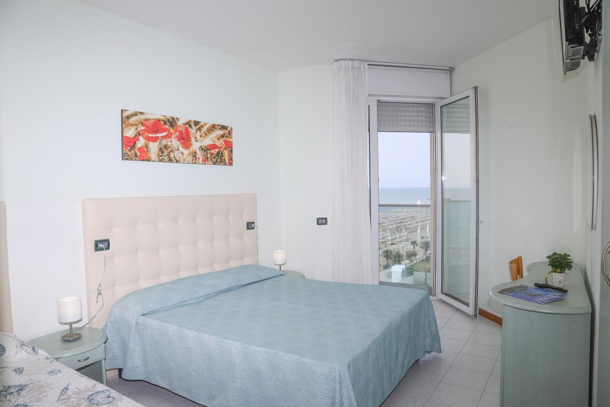 Hotel La Bussola Лидо-ди-Езоло Экстерьер фото