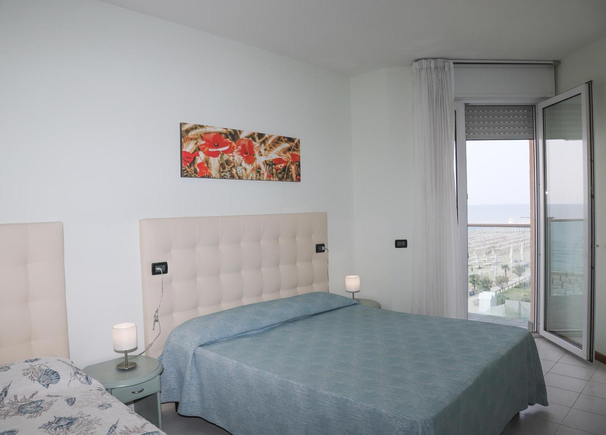 Hotel La Bussola Лидо-ди-Езоло Экстерьер фото