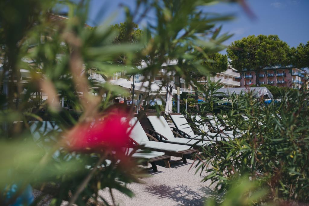 Hotel La Bussola Лидо-ди-Езоло Экстерьер фото