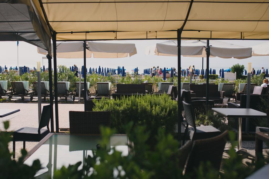 Hotel La Bussola Лидо-ди-Езоло Экстерьер фото
