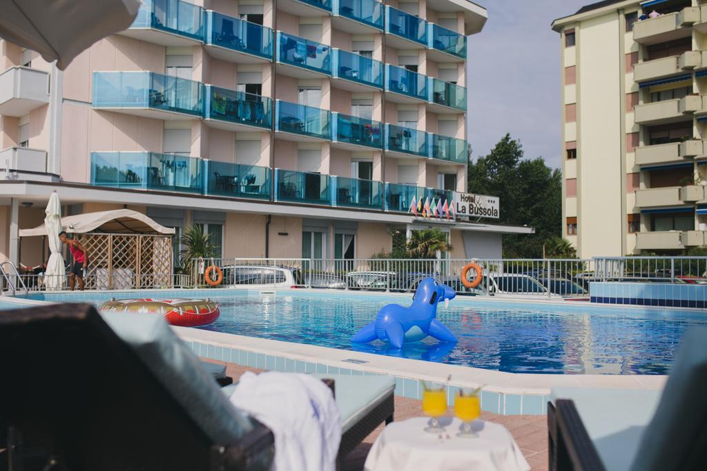 Hotel La Bussola Лидо-ди-Езоло Экстерьер фото