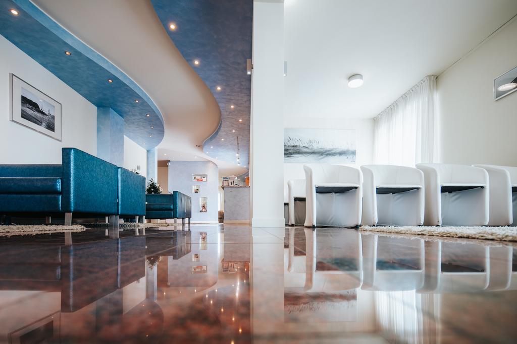 Hotel La Bussola Лидо-ди-Езоло Экстерьер фото